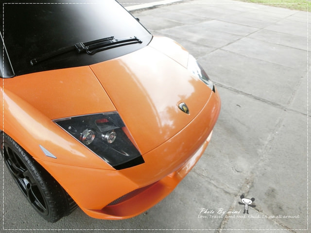 [育兒]瘋狂賽車手~米寶的第一台小跑車。Lamborghini LP640 藍寶堅尼電動車