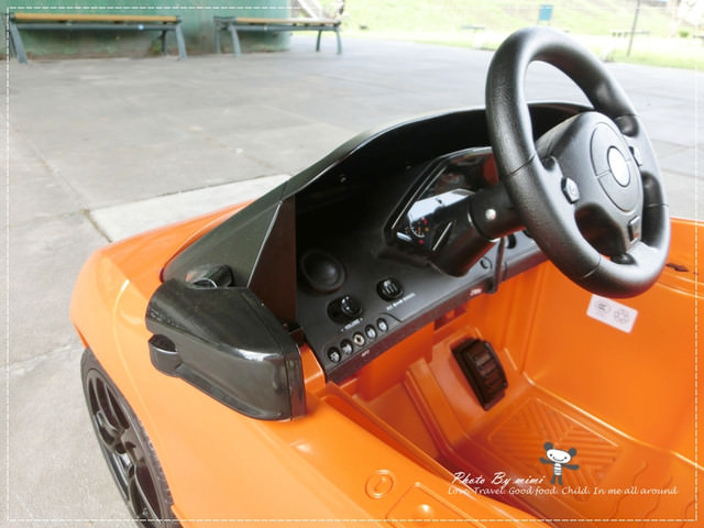 [育兒]瘋狂賽車手~米寶的第一台小跑車。Lamborghini LP640 藍寶堅尼電動車