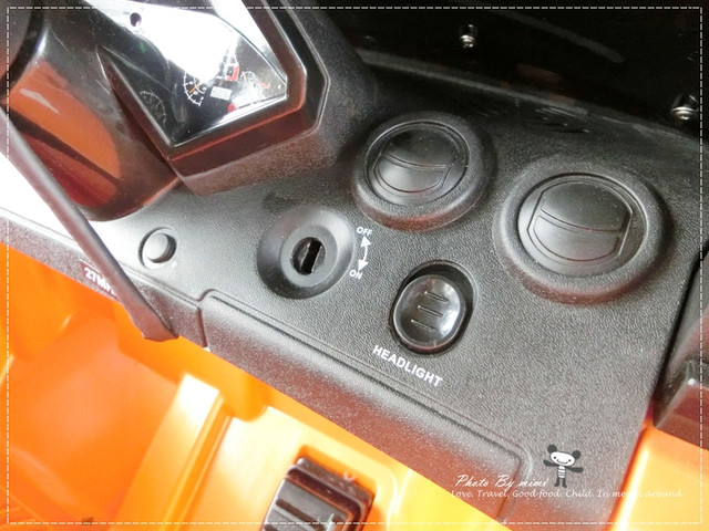 [育兒]瘋狂賽車手~米寶的第一台小跑車。Lamborghini LP640 藍寶堅尼電動車