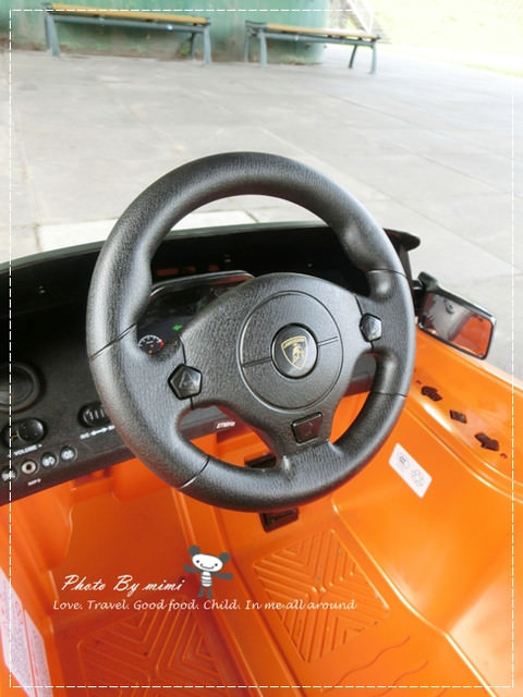 [育兒]瘋狂賽車手~米寶的第一台小跑車。Lamborghini LP640 藍寶堅尼電動車