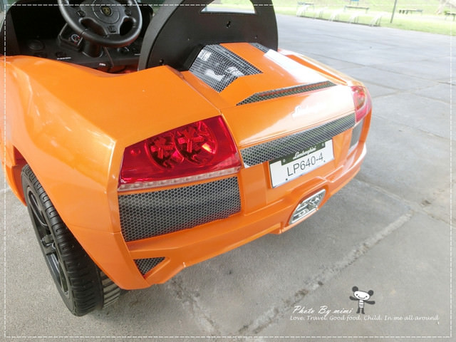 [育兒]瘋狂賽車手~米寶的第一台小跑車。Lamborghini LP640 藍寶堅尼電動車