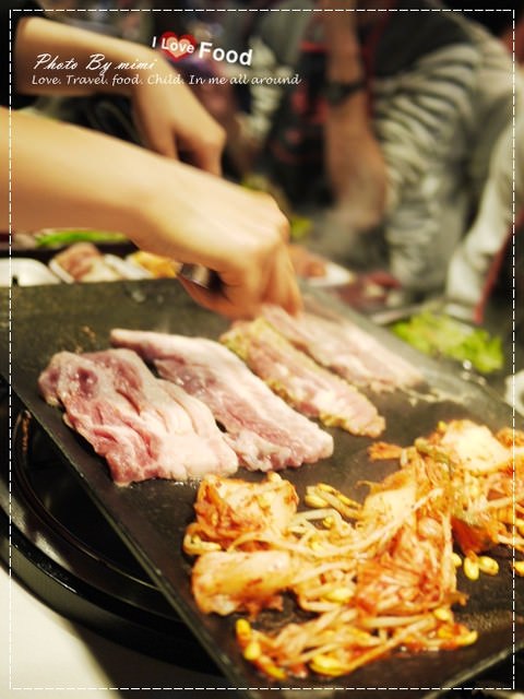 [旅遊] 2013安妞韓國自由行-一次擁有八種美味!!新村 八色豬(팔색삼겹살)