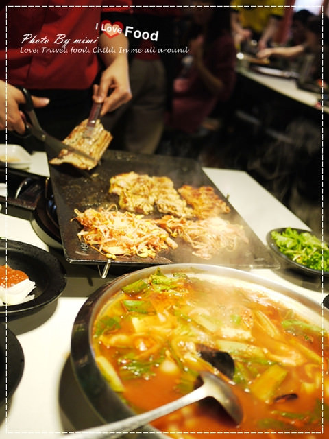 [旅遊] 2013安妞韓國自由行-一次擁有八種美味!!新村 八色豬(팔색삼겹살)