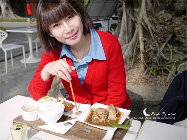 [美食]曬曬陽光來場藝術的饗宴。橋頭糖廠 白屋