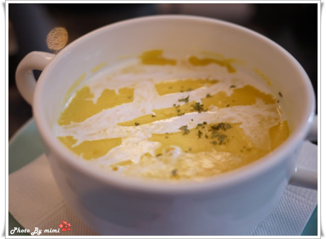 [美食]我在閱讀。Moooon River Cafe & Books
