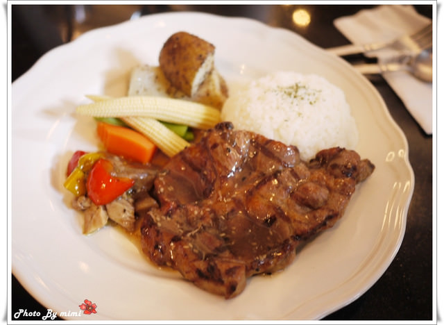 [美食]我在閱讀。Moooon River Cafe & Books
