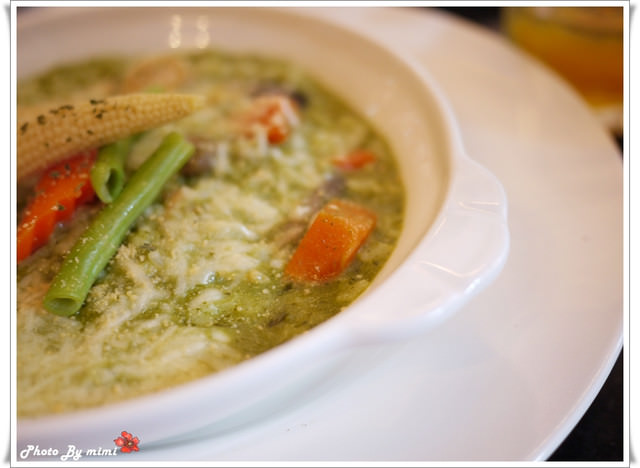 [美食]我在閱讀。Moooon River Cafe & Books