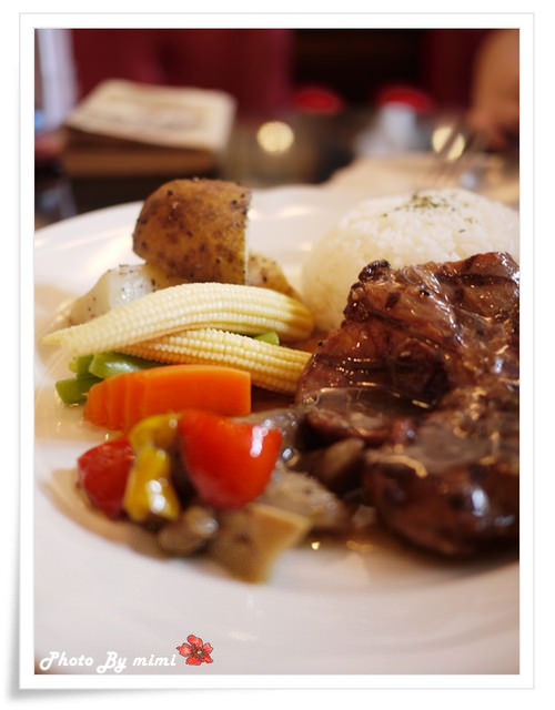 [美食]我在閱讀。Moooon River Cafe & Books