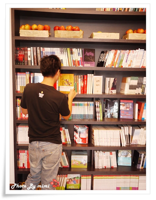[美食]我在閱讀。Moooon River Cafe & Books
