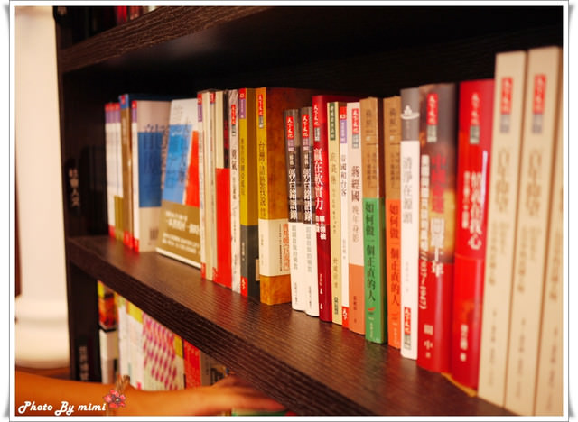 [美食]我在閱讀。Moooon River Cafe & Books