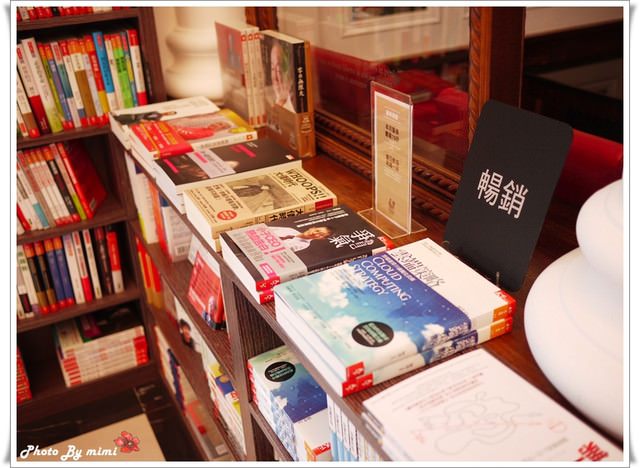[美食]我在閱讀。Moooon River Cafe & Books