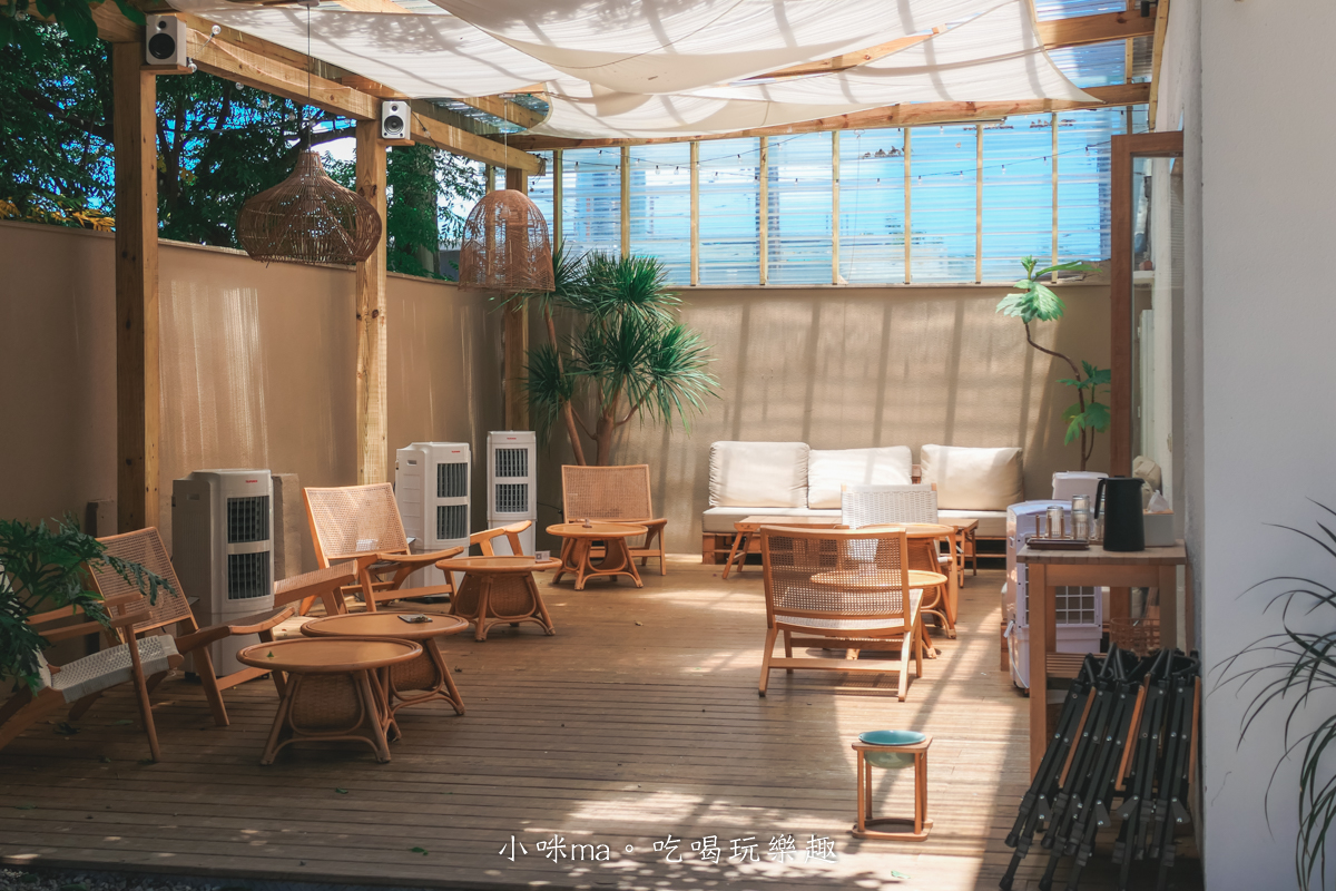 【桃園楊梅美食】野也 kissaten|藏在半山腰奶茶色系老宅咖啡廳、三隻巨型犬陪你喝咖啡,美到像在國外度假 - 第7張圖