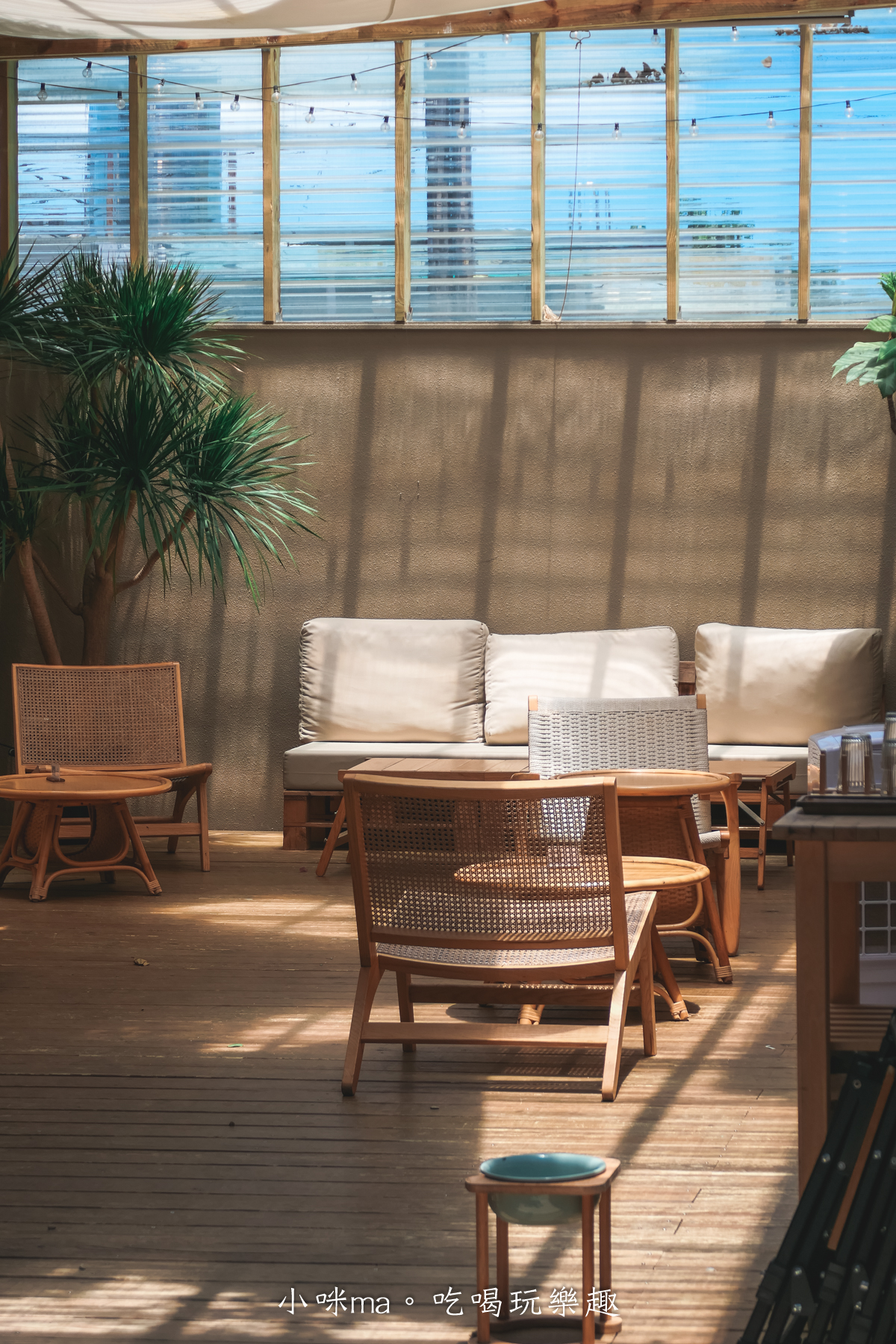 【桃園楊梅美食】野也 kissaten|藏在半山腰奶茶色系老宅咖啡廳、三隻巨型犬陪你喝咖啡,美到像在國外度假 - 第8張圖