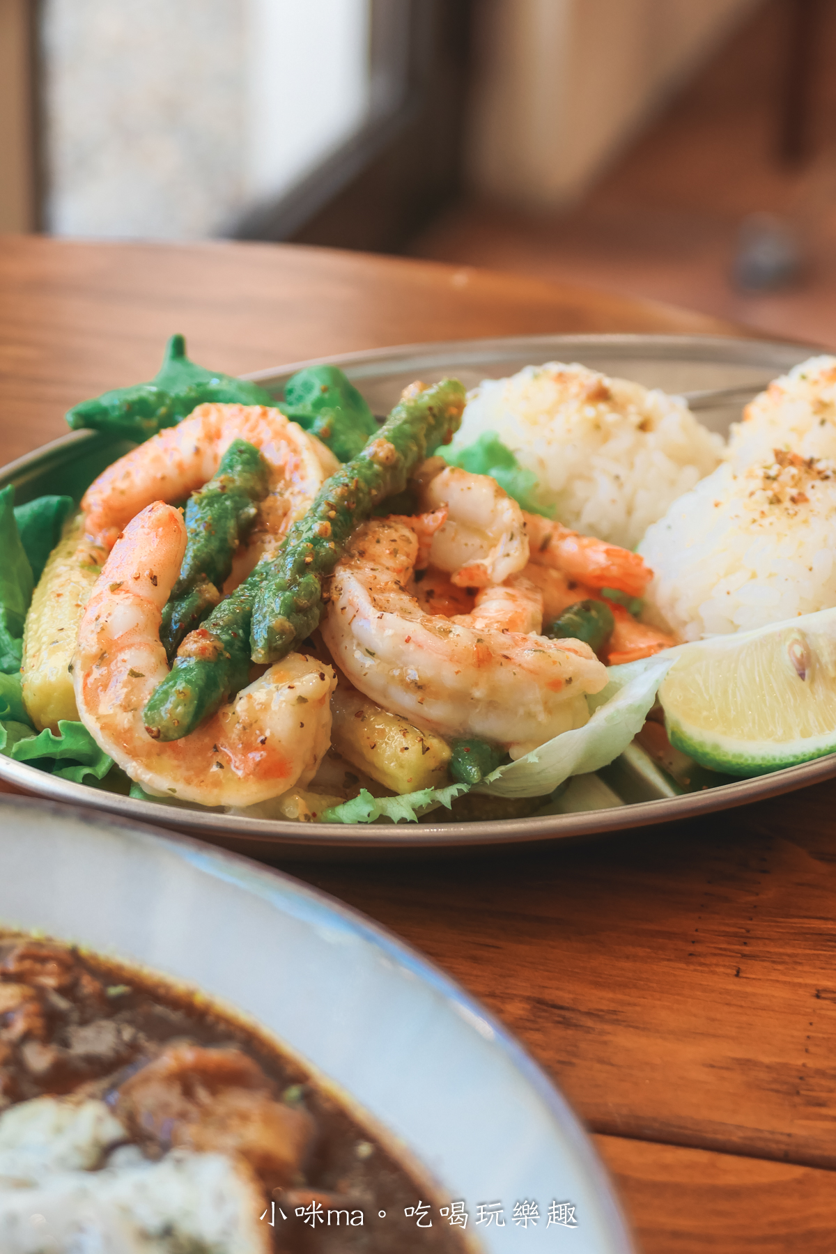 【桃園楊梅美食】野也 kissaten|藏在半山腰奶茶色系老宅咖啡廳、三隻巨型犬陪你喝咖啡,美到像在國外度假 - 第20張圖