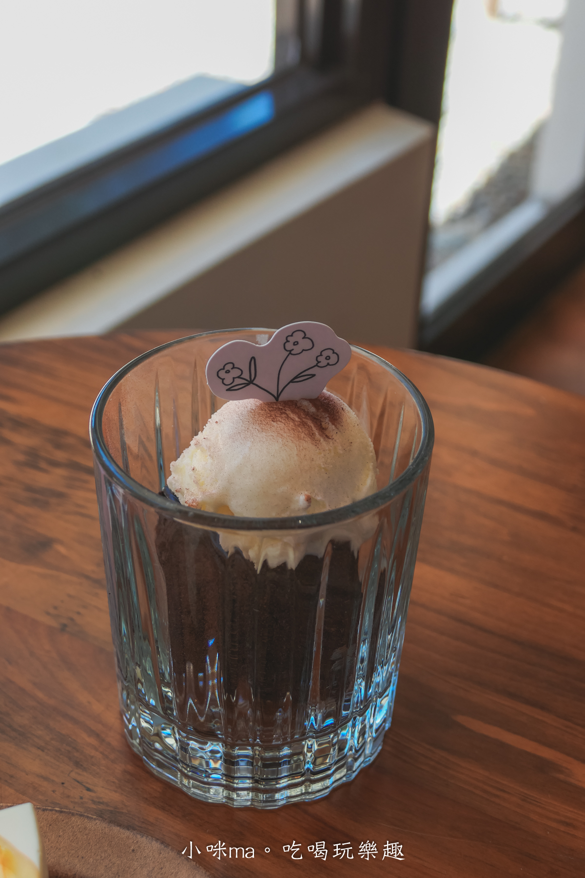 【桃園楊梅美食】野也 kissaten|藏在半山腰奶茶色系老宅咖啡廳、三隻巨型犬陪你喝咖啡,美到像在國外度假 - 第24張圖