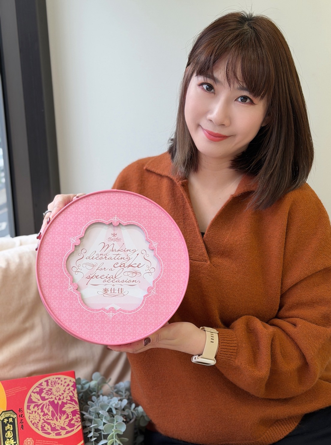 【2026 年節禮盒推薦】麥仕佳新春禮盒開箱｜去年送過被狂讚，今年我又回購！干貝肉圓酥、富貴禮盒、曲奇鐵盒完整開箱